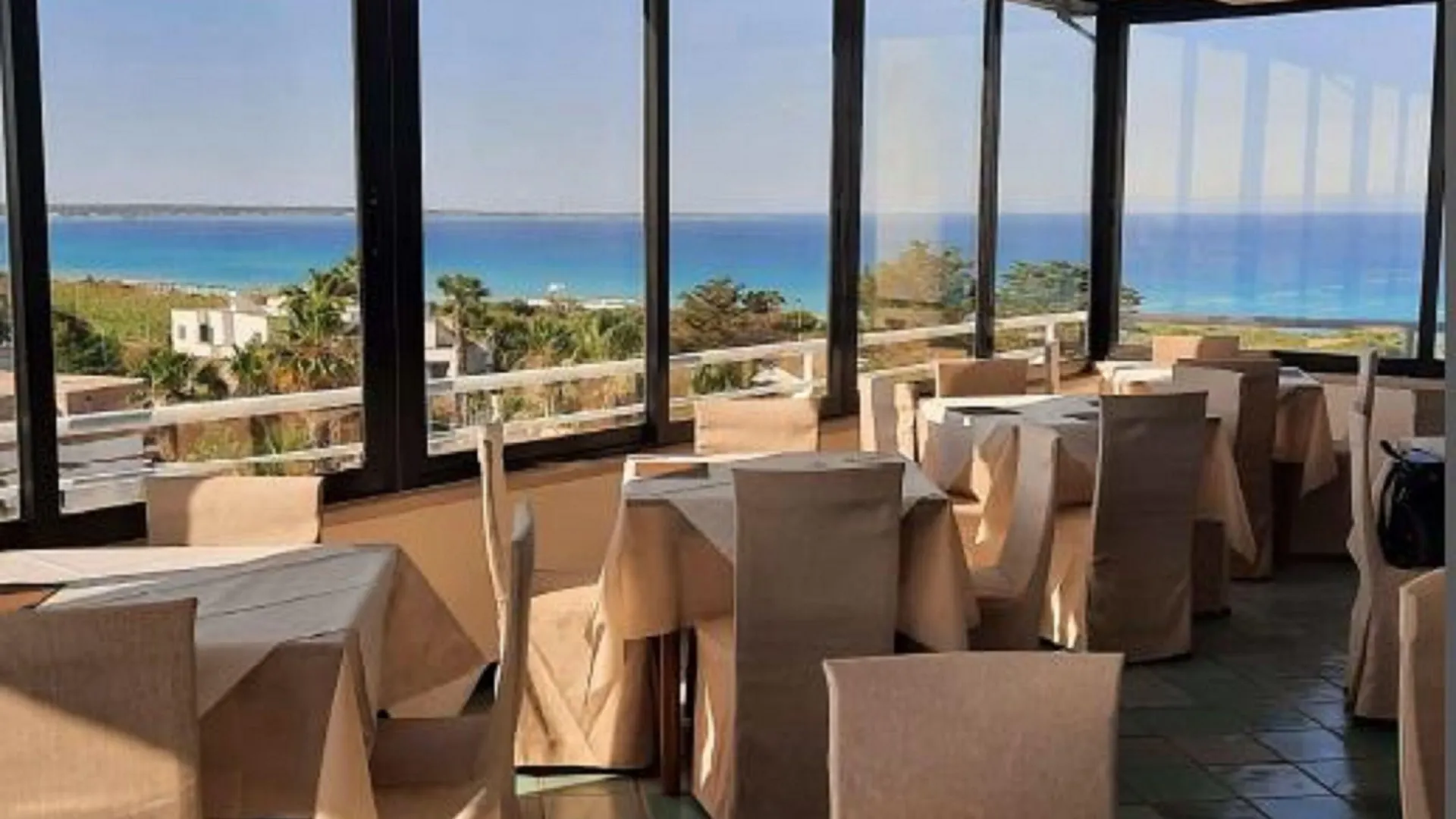 8 Hotel sul Mare vicino a Lido Punta della Suina da Prenotare