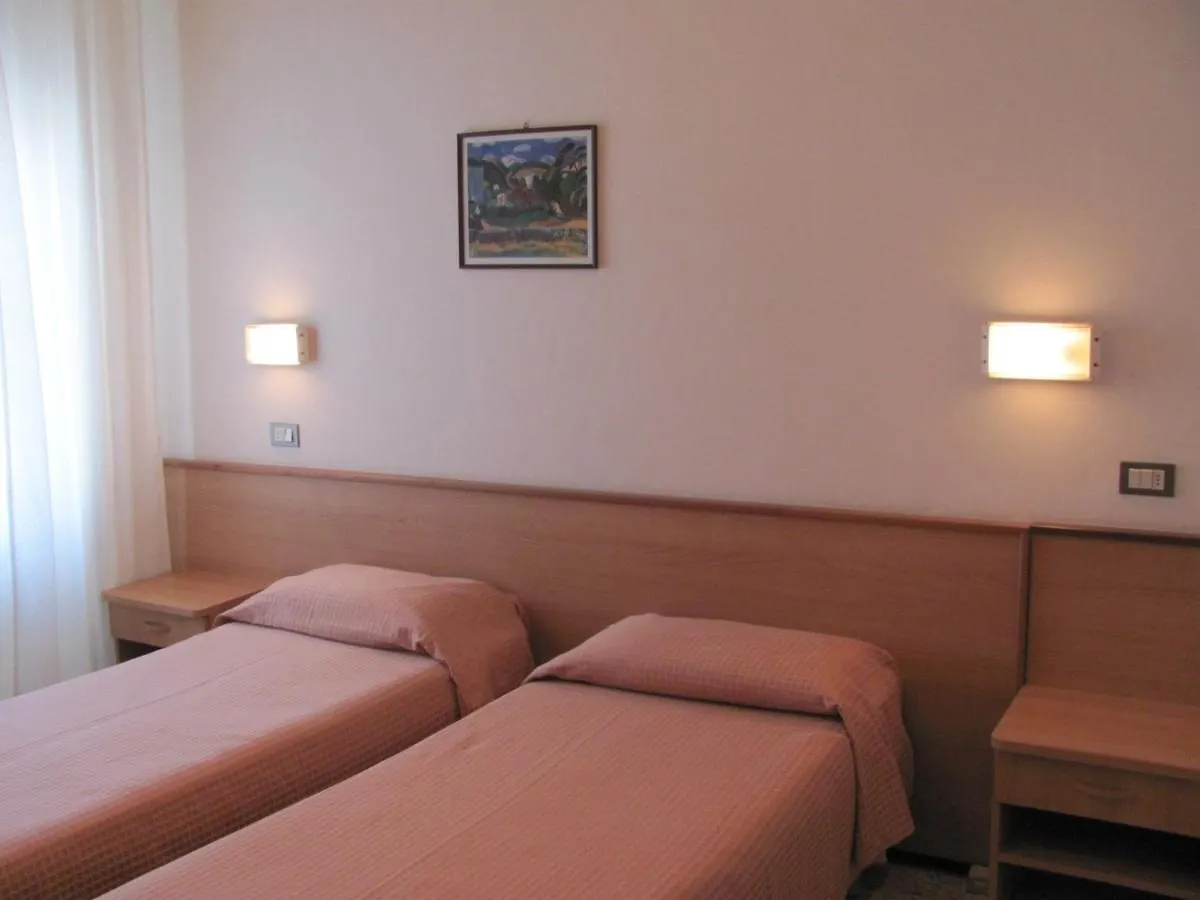 5 Hotel 2 Stelle in Costa Marchigiana Vicino al Mare